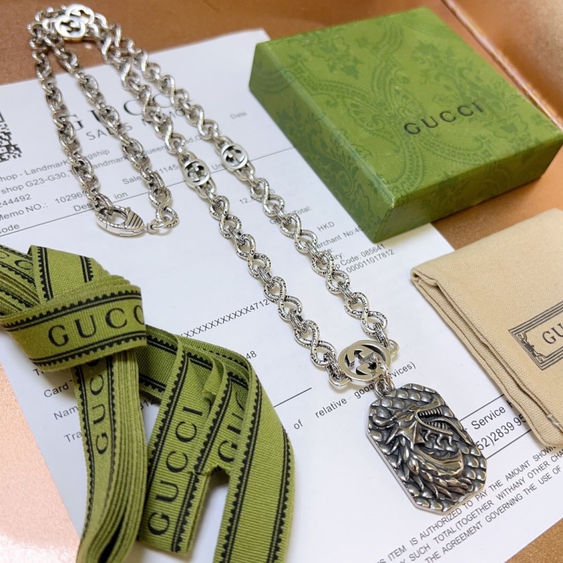 G*u*i necklaces